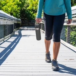 Tasse Isotherme Stanley The Quick Flip Citron 0.7L -Meilleur Camping Magasin 6 1200x1200 2